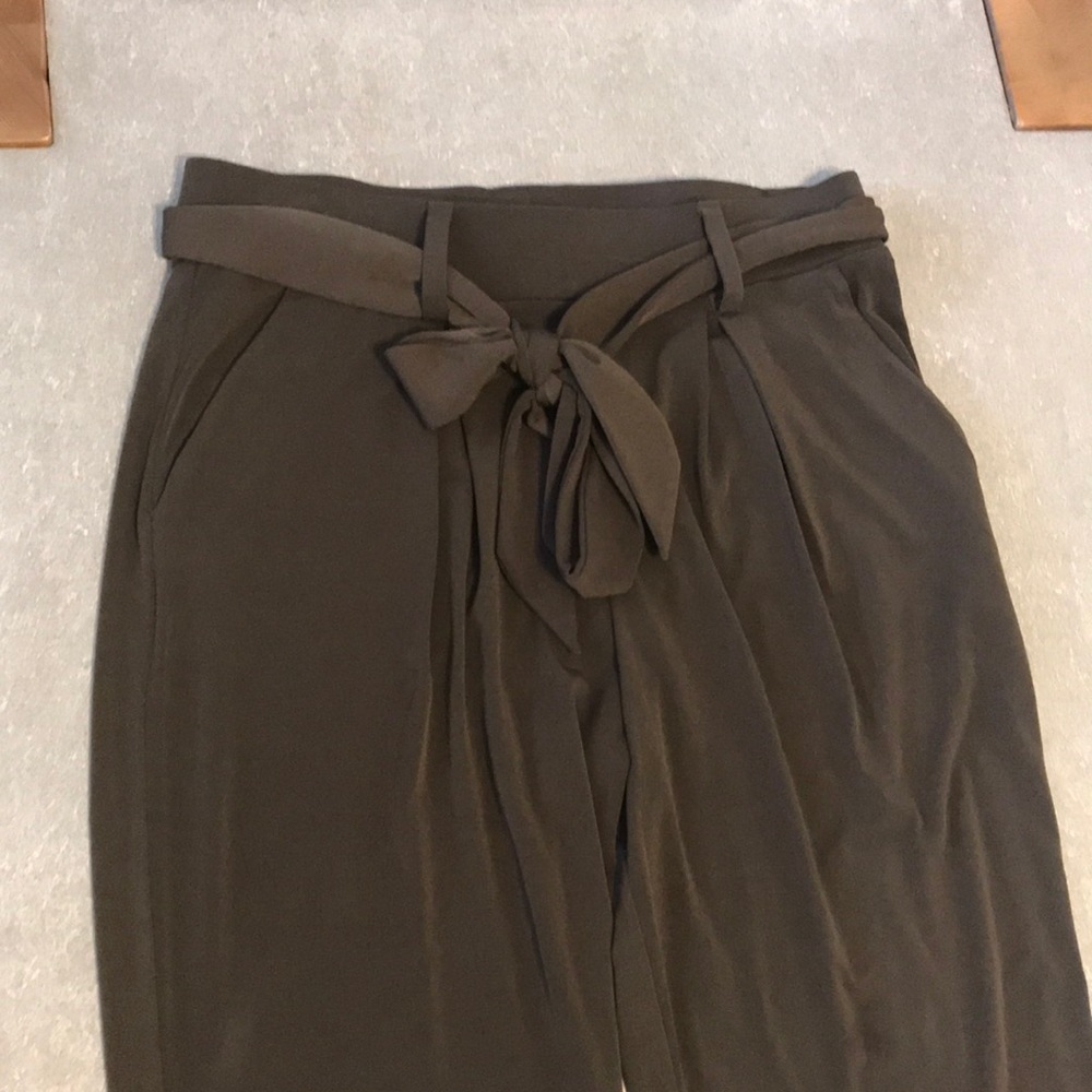 Express small olive pants cute bow and pockets
